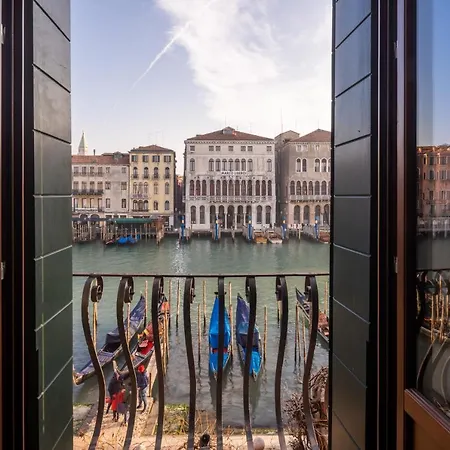 Design With Balcony On The Grand Canal R&r Appartement Venise