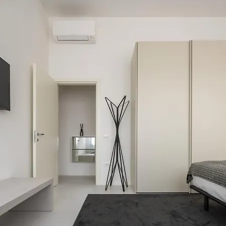 Apartment Design With Balcony On The Grand Canal R&r Venice
